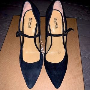 Michael Kors low mid pump suede